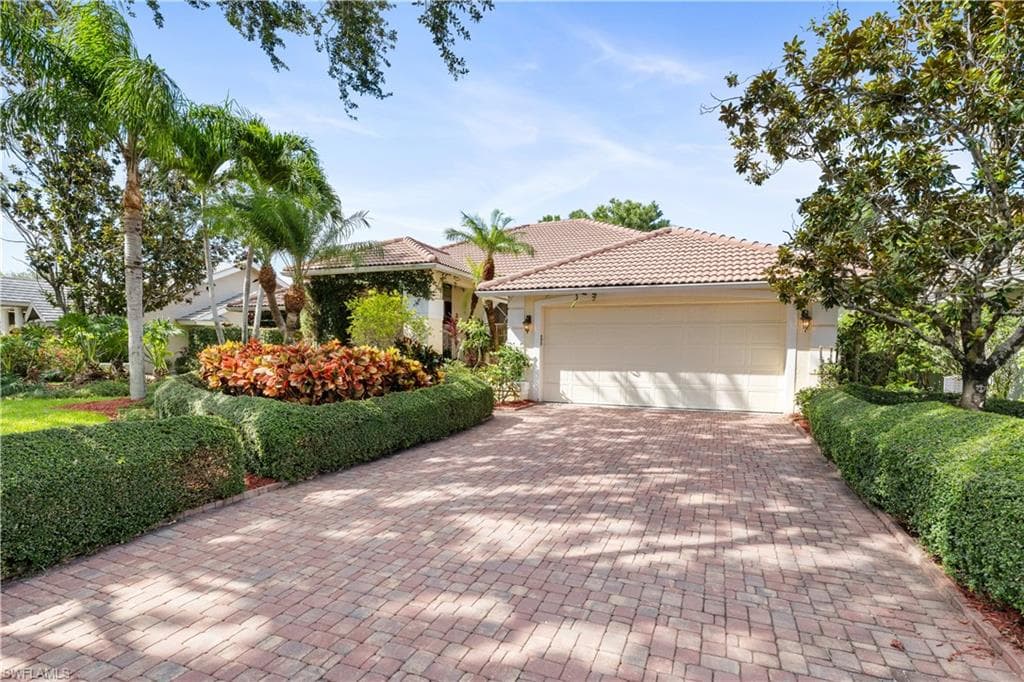 204 Monterey DR NAPLES, FL 34119