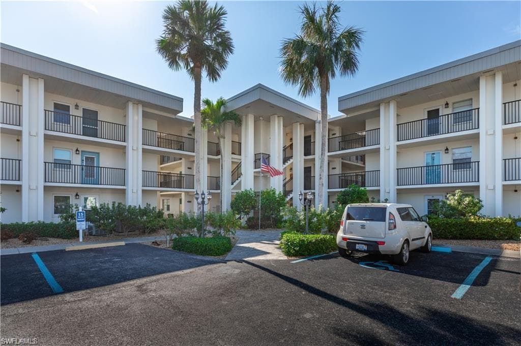 1828 Pine Valley DR 302 FORT MYERS, FL 33907