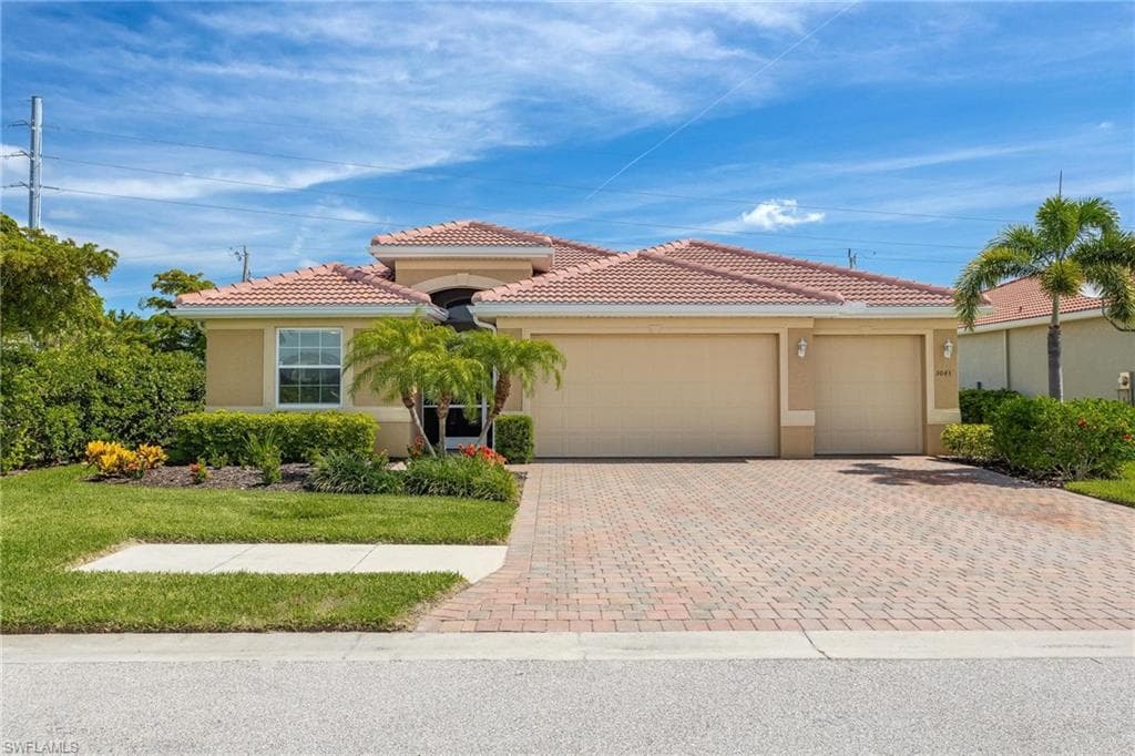 3043 Sunset Pointe CIR CAPE CORAL, FL 33914