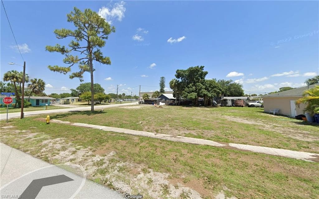 998 Tropical Palm AVE NORTH FORT MYERS, FL 33903