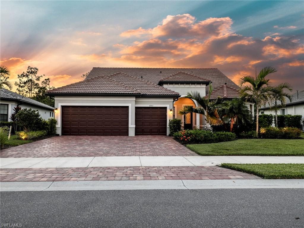 6903 Cocoplum ST NAPLES, FL 34114