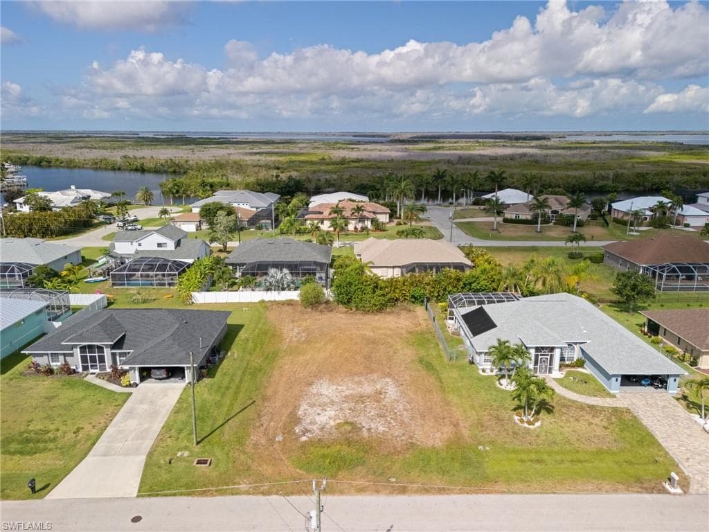 2902 SW 29th PL CAPE CORAL, FL 33914