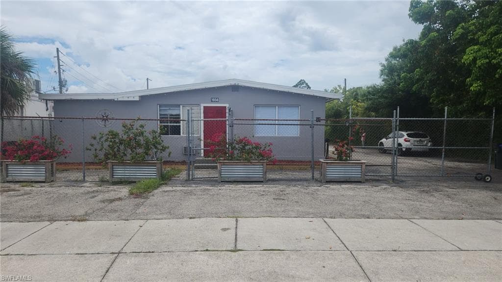 1956 Grove AVE C FORT MYERS, FL 33901