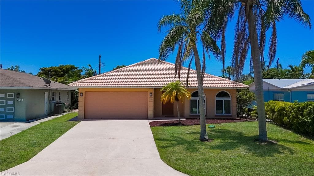 580 103rd AVE N NAPLES, FL 34108