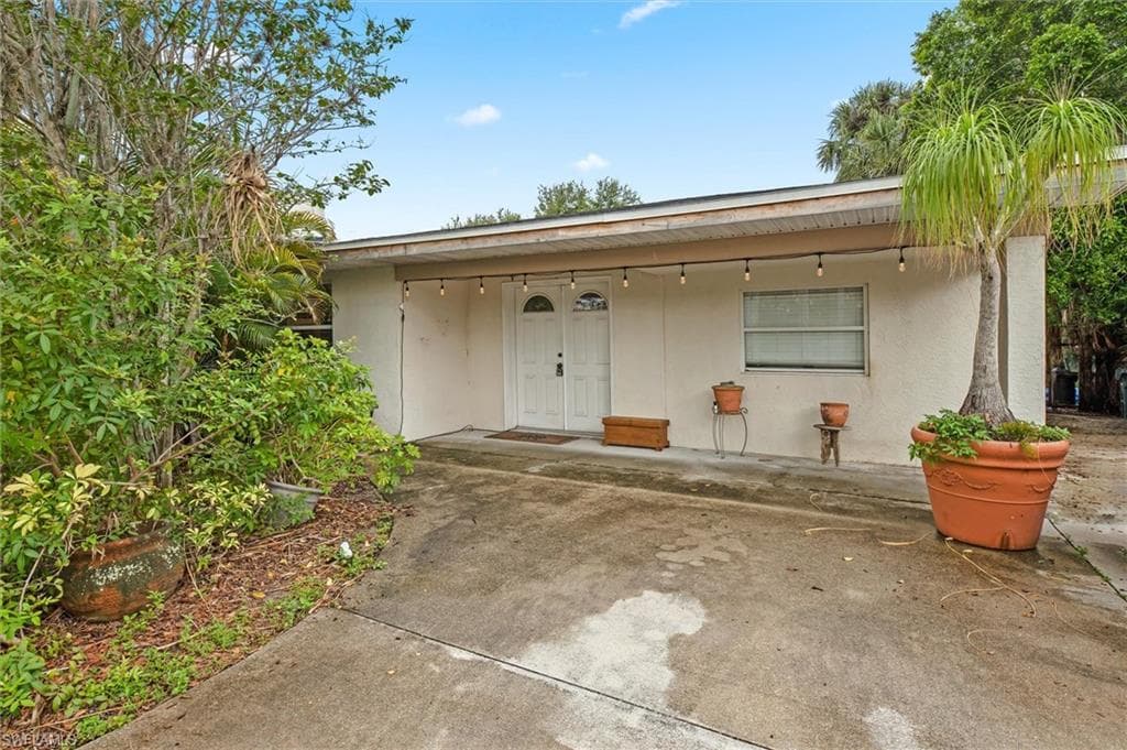 10520 McGregor BLVD FORT MYERS, FL 33919