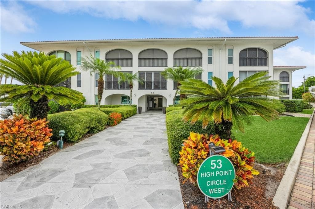 53 High Point CIR W 208 NAPLES, FL 34103