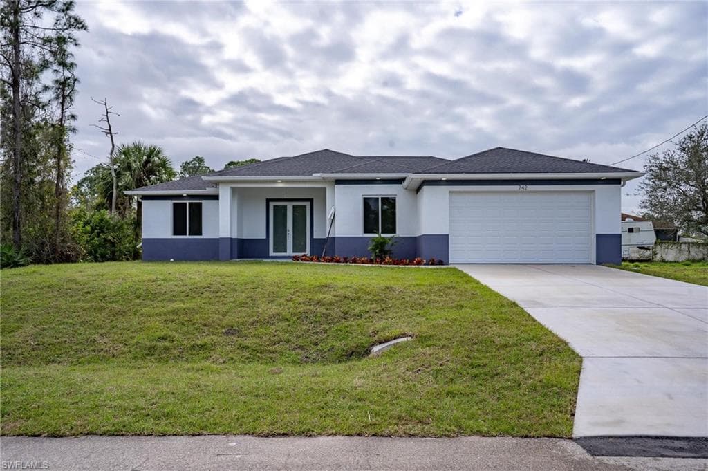 742 Central ST E LEHIGH ACRES, FL 33974