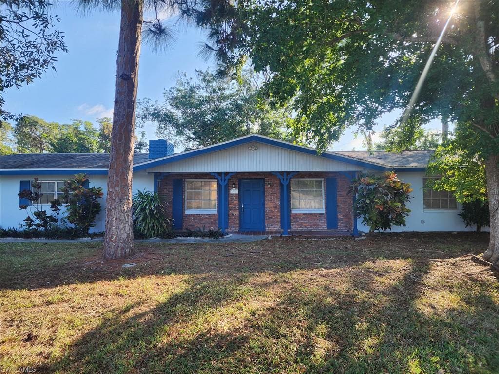 200 Willoughby DR NAPLES, FL 34110
