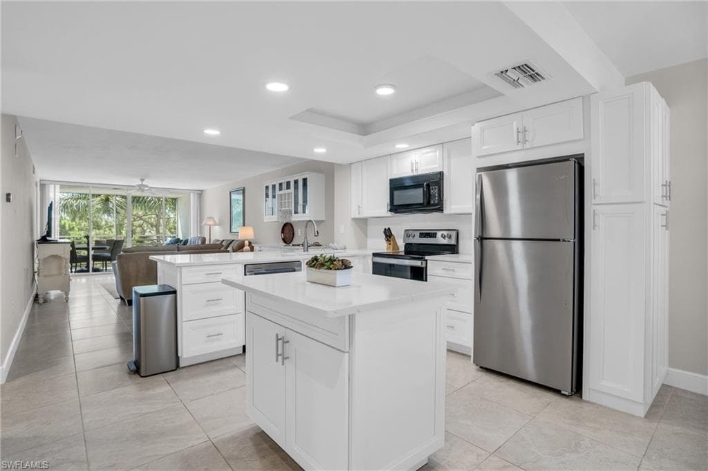 285 Naples Cove DR 1504 NAPLES, FL 34110