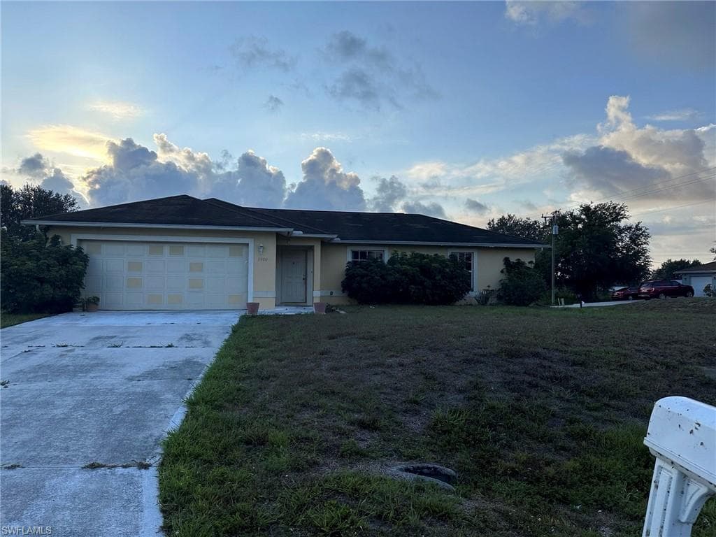 5900 Flora AVE N LEHIGH ACRES, FL 33971