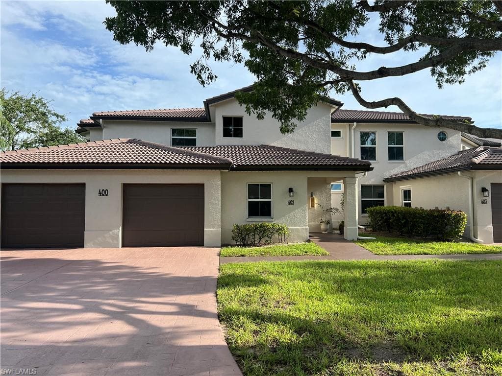 400 Diamond CIR 402 NAPLES, FL 34110