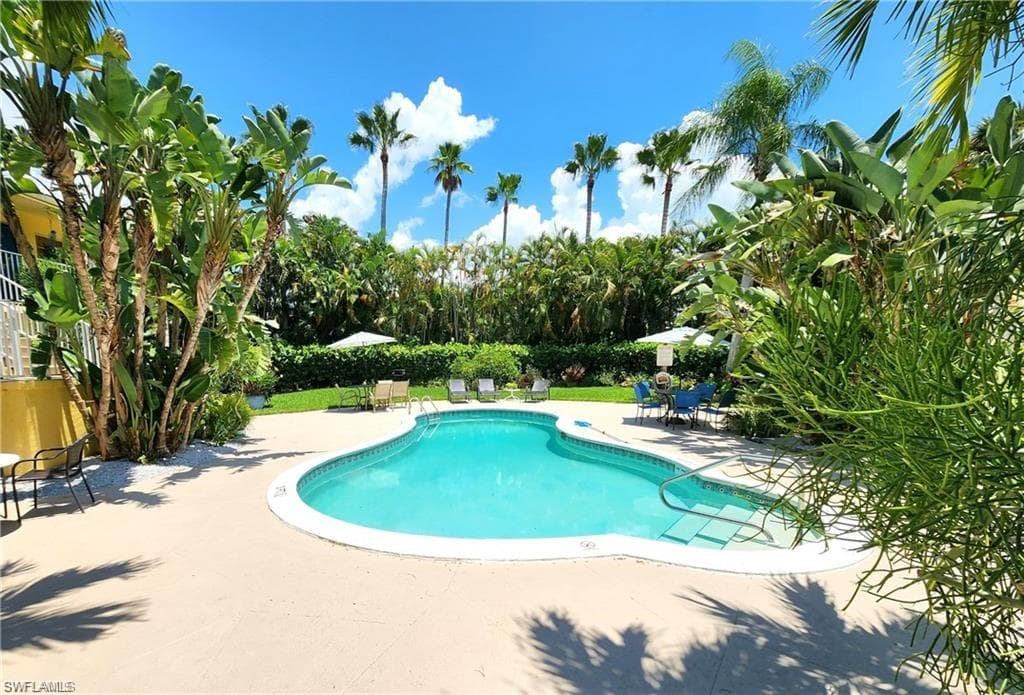 4290 Gulfstream DR 19 NAPLES, FL 34112