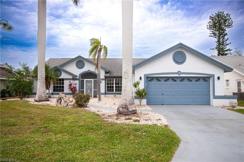 22632 Forest View DR ESTERO, FL 33928