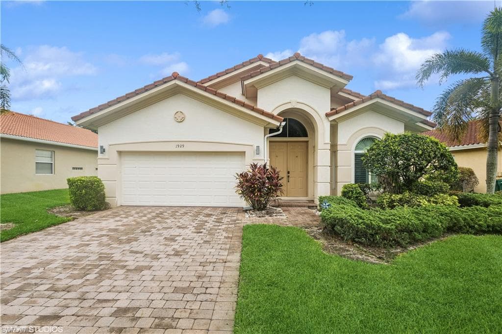 1929 Par DR NAPLES, FL 34120
