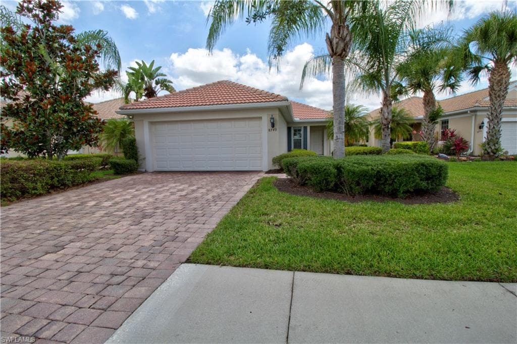 8749 Querce CT NAPLES, FL 34114