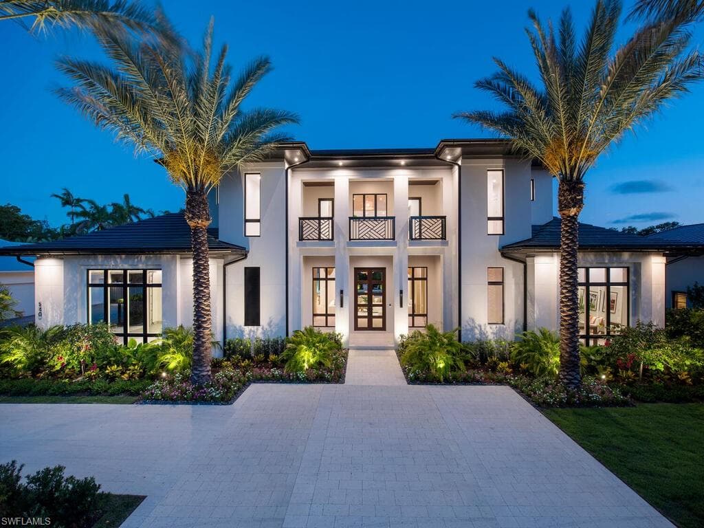 540 4th AVE N NAPLES, FL 34102