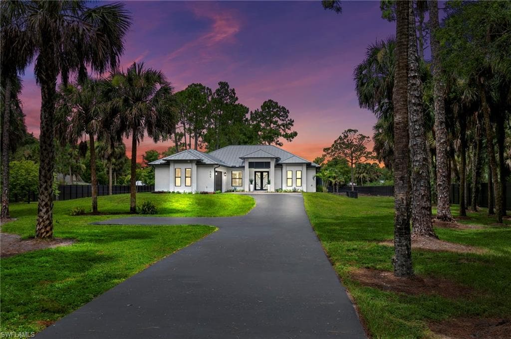 549 9th ST NW NAPLES, FL 34120