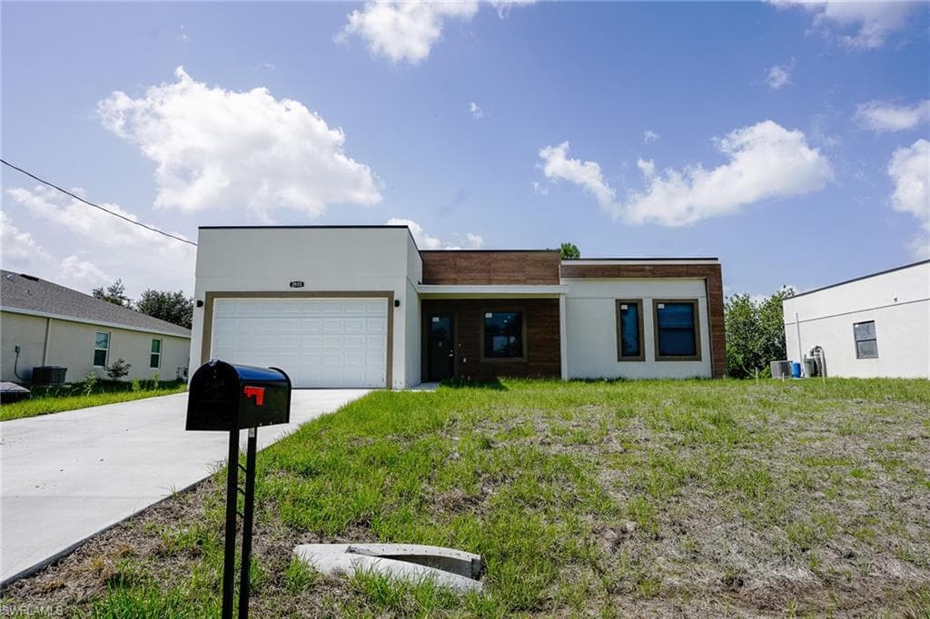 660 Windermere DR LEHIGH ACRES, FL 33972