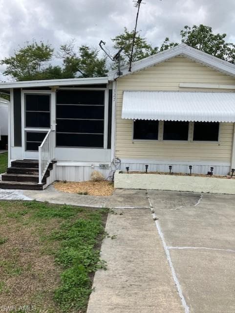 327 holiday BLVD CLEWISTON, FL 33440