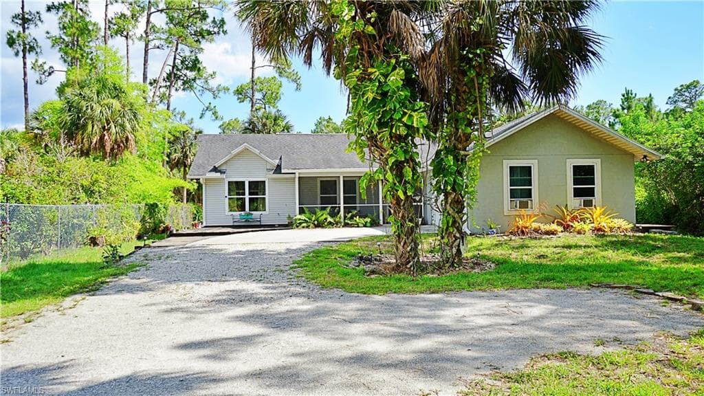 660 20th AVE NE NAPLES, FL 34120