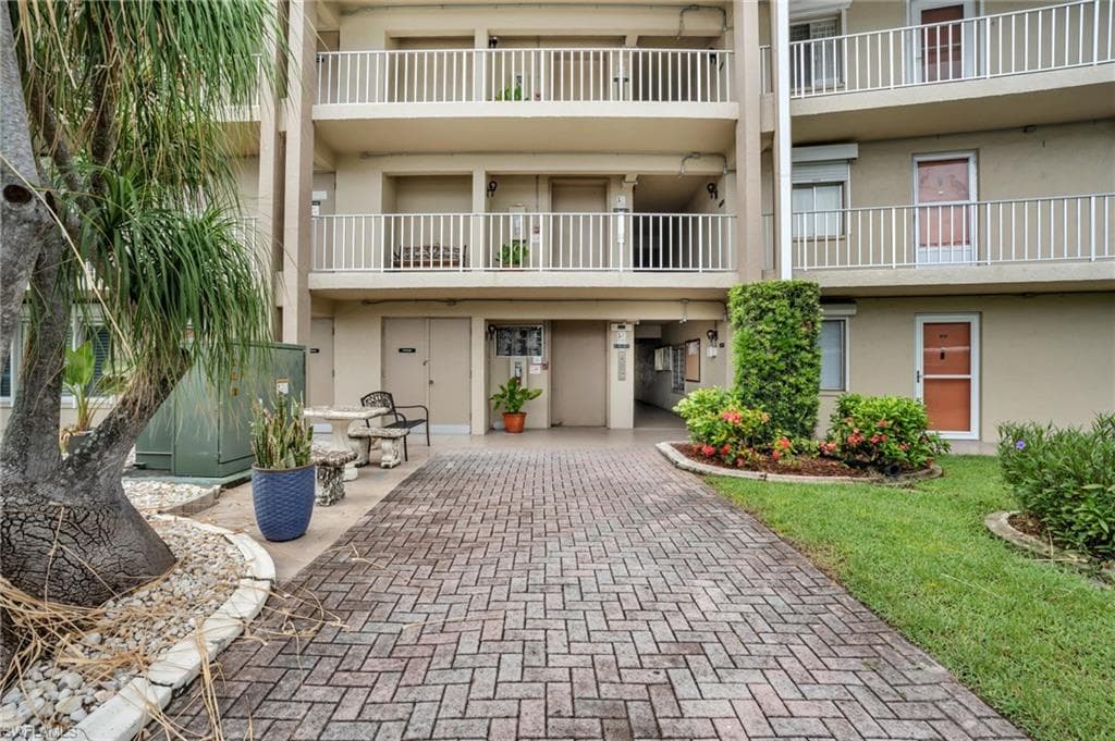 2244 Winkler AVE 205 FORT MYERS, FL 33901