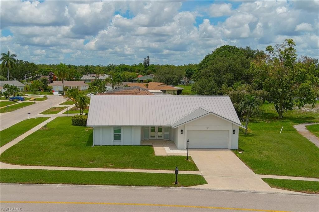 124 Fleur De Lis LN NAPLES, FL 34112