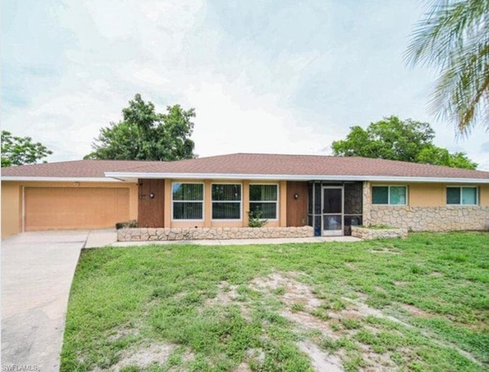 500 Pennview AVE LEHIGH ACRES, FL 33936