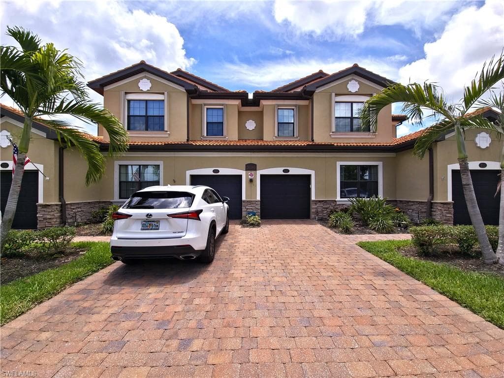 26189 Palace LN 102 BONITA SPRINGS, FL 34135