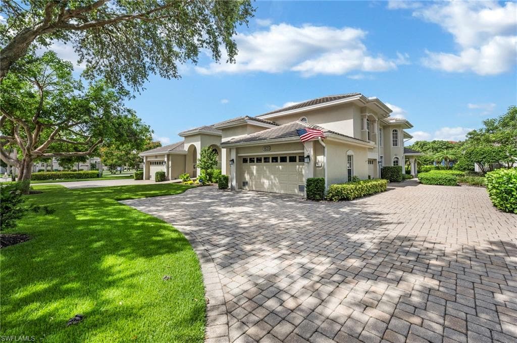 1825 Seville BLVD 812 NAPLES, FL 34109