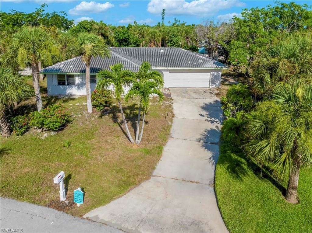 586 Boulder DR SANIBEL, FL 33957