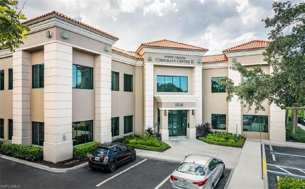 1016 Collier Center WAY NAPLES, FL 34110