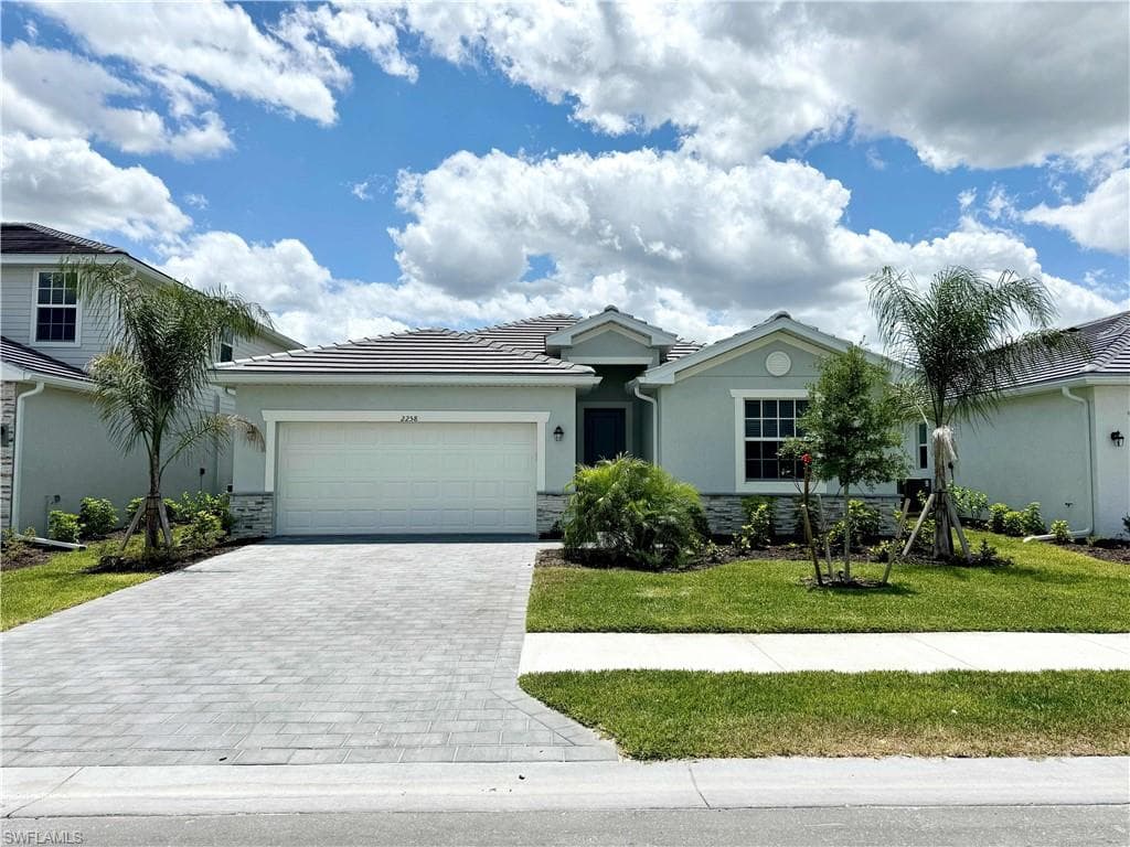 2258 Avocado LN NAPLES, FL 34120