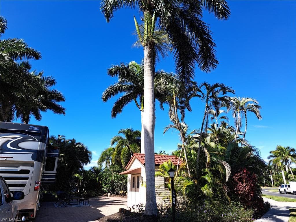 4909 Coach LN NAPLES, FL 34114