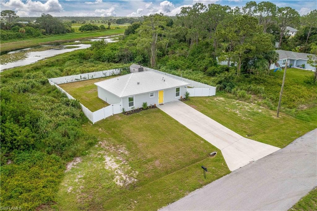 7085 Brazil CIR LABELLE, FL 33935