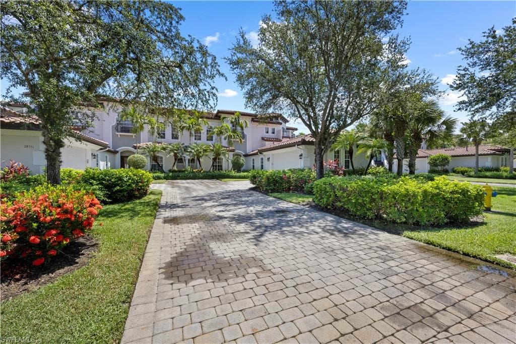28551 Calabria CT 102 NAPLES, FL 34110