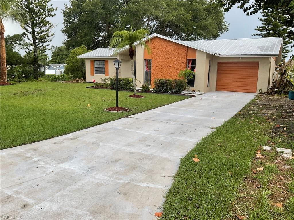 109 Contee DR LEHIGH ACRES, FL 33936