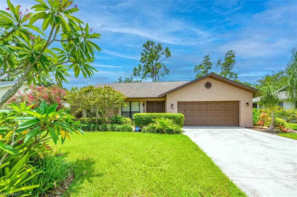 246 Mentor DR NAPLES, FL 34110