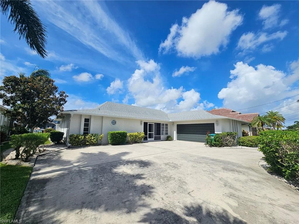1924 SE 32nd TER CAPE CORAL, FL 33904