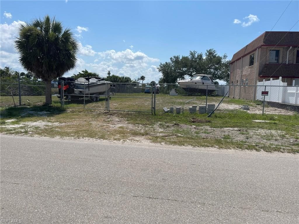 890 Buttonwood DR FORT MYERS BEACH, FL 33931
