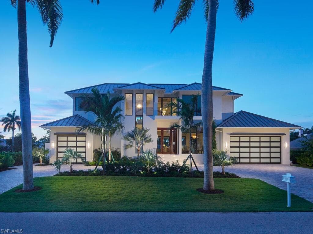 575 17th AVE S NAPLES, FL 34102