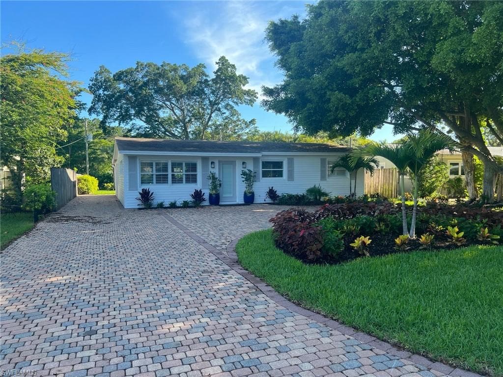 1243 10th AVE N NAPLES, FL 34102