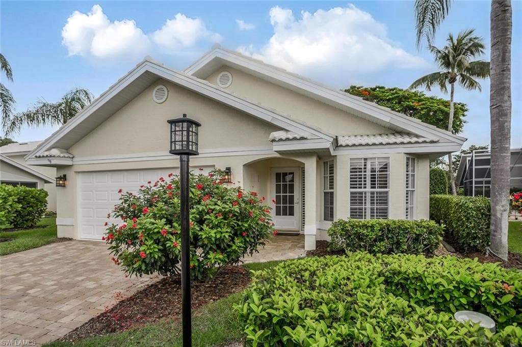 1541 Weybridge CIR 9 NAPLES, FL 34110