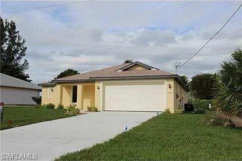 220 SE 4th TER CAPE CORAL, FL 33990
