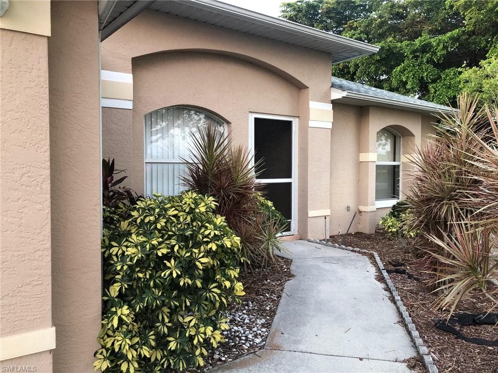 1019 SE 12th TER CAPE CORAL, FL 33990