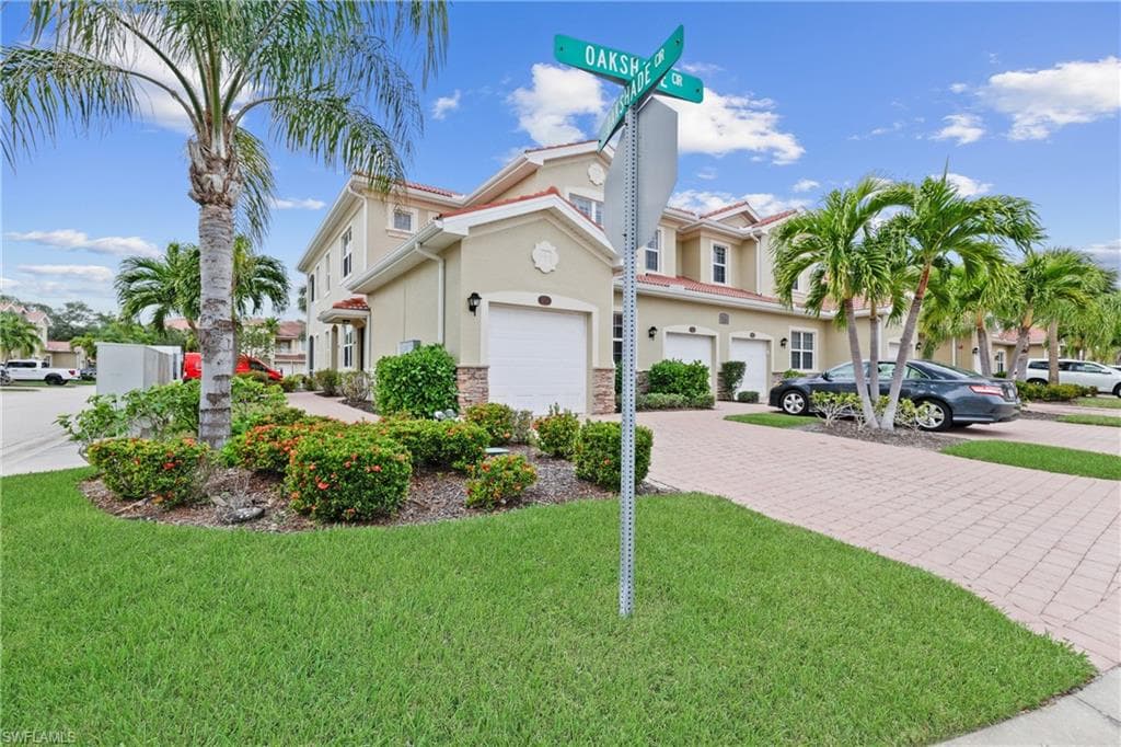 8564 Oakshade CIR 3 FORT MYERS, FL 33919