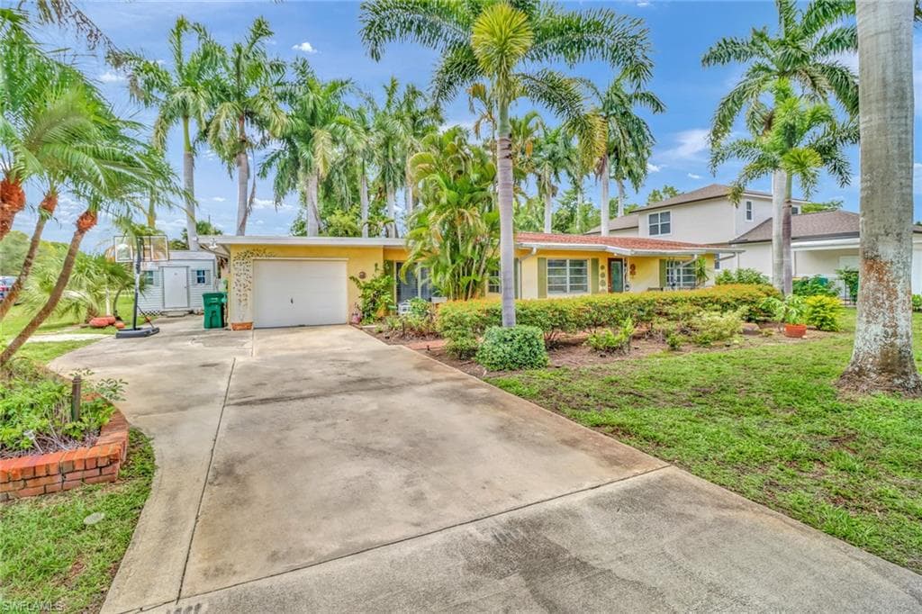 1003 Michigan AVE NAPLES, FL 34103