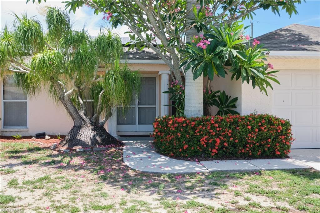 1007 SE 25th TER CAPE CORAL, FL 33904
