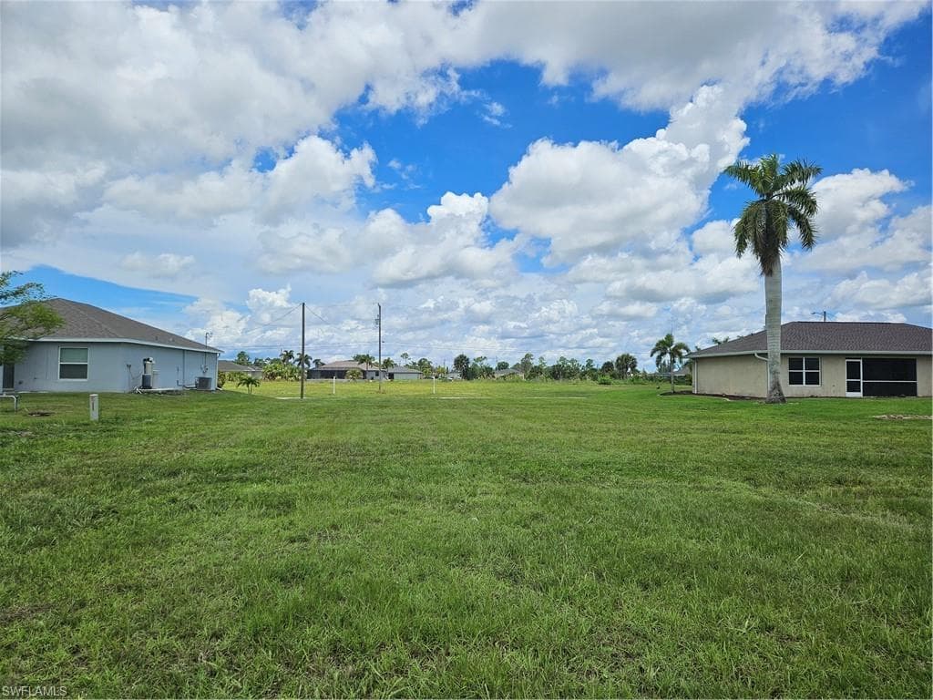 1246 NE 40th TER CAPE CORAL, FL 33909
