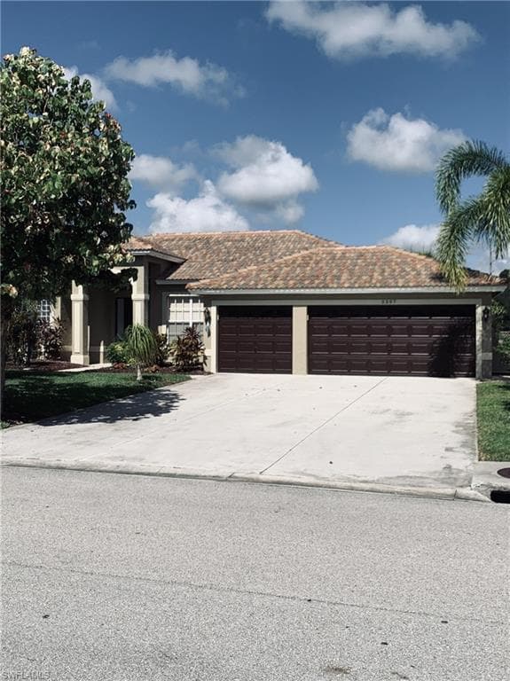 3397 Mystic River DR NAPLES, FL 34120