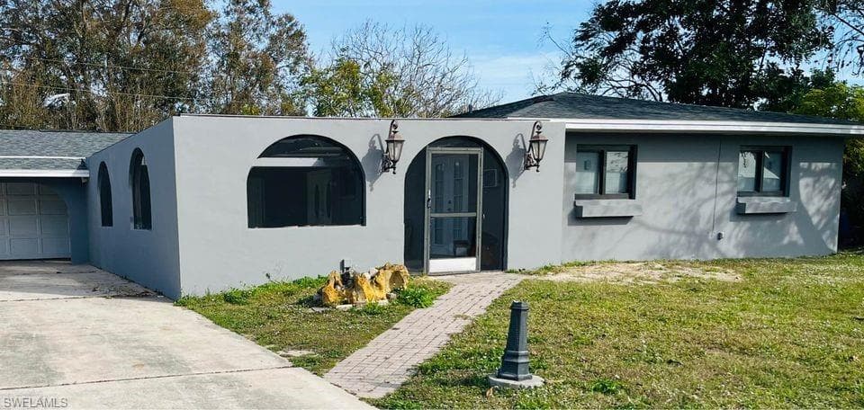 806 Gardenside CT LEHIGH ACRES, FL 33936